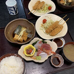 島作 - 料理写真:本日のオススメ定食　¥800(税込)