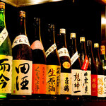 Gyuuhorumon To Sengyoushi Tomiya - 日本で、脈々とその技術が受け継がれてきた日本酒やジャパニーズウイスキーをご提供。而今や田酒などの希少な”おさけ”や、白州、山崎といったこだわりのウイスキーをぜひごゆっくり味わってください。