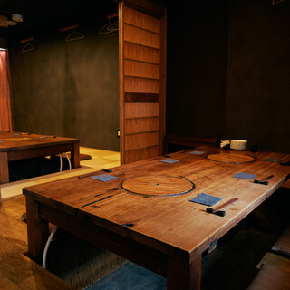 The relaxing, horigotatsu zashiki room can be reserved for 15 to 20 people. Please contact us for details.