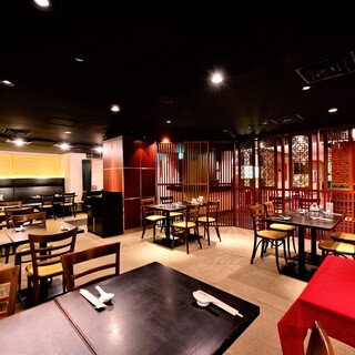 半個室、個室～テーブル席・お席の間隔が広く落ち着いた店内