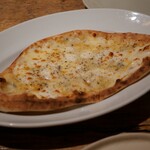 177914897 - 8種のチーズピッツァ ダブルクワトロフォルマッジ