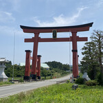 Chuukasoba Konno - 耐震補強もバッチリの大鳥居の高さは23.8m！。6階建のビル並みですね。