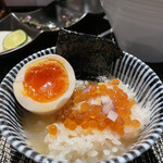 酒肴場 屯 - スープの残りを海鮮丼の白飯に。絶品蛤茶漬けの出来上がり。