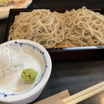 Yuukari Sou - 食べやすいように二つ盛り。本わさび　海老天せいろ（１本）1540円