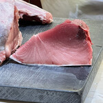 兄弟寿し - 解体されためじ鮪