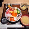 鮮魚釜飯 ヒカリ屋 - 豪華海鮮丼