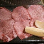 Sumiyakiniku Ishidaya - ジューシーなタン