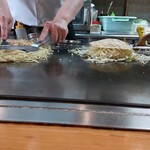 鉄華 - 左のはソバでぐるりと囲んでる