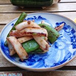 旬肴 料理人 裕 - 剣先イカと春野菜、ニンニクの芽 鯛の酒盗炒め