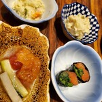 Moguriryoushinomise Amakusakaishien - 付け出しは明太子、ポテサラ、トマトのワイン煮