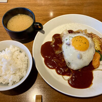 グリル ア ターブル - デミグラスソースのハンバーグランチは1150円(o^^o)
