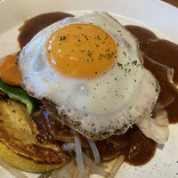 グリル ア ターブル - デミグラスソースのハンバーグ