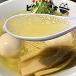 ラーメンラボ。ヒカリノサキ - 黄金スープ鶏油をプラス
