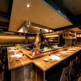 A pure Japanese-style space centered around an immersive counter. Groups/ reserved available