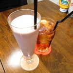 シェイクツリー バーガー＆バー - オレオシェイクとジンジャーエール