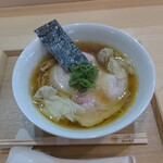 らぁ麺 飯田商店 - 『わんたん入り しょうゆらぁ麺』