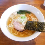 空の青とひまわり畑 - 地鶏塩ラーメン900円