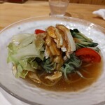 Chainizu Resutoran Aruzu - 蒸し鶏のピリ辛ゴマソース翡翠冷麺¥815