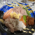 コープさっぽろ - 鮮魚コーナー　魚屋の海鮮丼