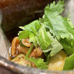 根津 焼鳥 照隅 - 脹脛の皮となめ子オクラニ杯酢パクチー