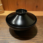 根津 焼鳥 照隅 - 鰹出汁の鶏真薯椀