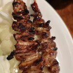 串焼 和坊 - 皮も香ばしくタレ焼き。