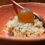 根津 焼鳥 照隅 - 残ったまぜそばのスープでチーズリゾット金柑乗せ