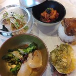 ウィズ ザ スタイル フクオカ - 前菜五種盛り…和牛 生雲丹 キャビア/玄海産真鯛 胡麻/フォアグラ寿司、等