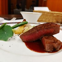 中禅寺金谷ホテル - とちぎ和牛のポワレ　ミディアムな断面