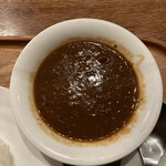 COFFEE HALL くぐつ草 - 写真③カレー。長年研鑽を積み改良を重ねられた老舗の味なのだそう。その味をあべはレビューの中で……