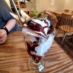 凸凹キッチン - バナナケーキパフェ　仄暖かい満足感のあるパフェ