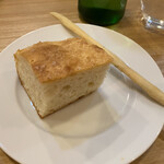 オステリア ジジ - パンはおかわりもいただきました(笑)サクサクほろほろなグリッシーニは初めての味わい。絶品です♪
