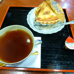 茶店　湊屋 - ケーキセット（コーヒーとタルト）