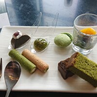 DINING & BAR TABLE 9 TOKYO - 