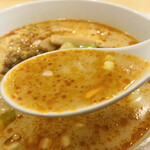 中国広東料理 聚宝 - スープ　見た目より辛くないです