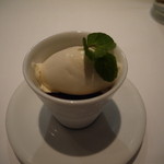 クッチーナ イタリアーナ ガッルーラ - エスプレッソのカタラーナ　ミルクジェラート添え