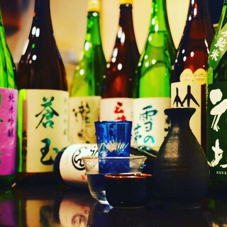 日本酒和烧酒的品种齐全引以为豪!从丰富的饮品中选择您喜欢的一杯♪