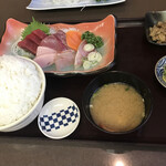 まぐろ丼　加一 - 刺身の盛り合わせ定食