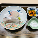 片折 - さよりの昆布締め、平目のお造り　割酢、塩山葵