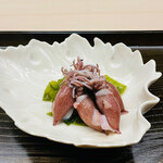 片折 - 活き蛍烏賊を茹でて、わかめと共に