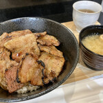 奈良ブランドヤマトポーク専門店 豚々 - 炭焼き豚バラ丼(大盛り) ¥900