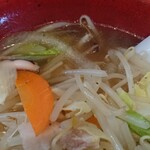 177987790 - 野菜や海鮮から旨味の出たスープ。こいつはうまい！