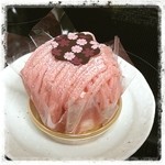 Furansu Gashi Peru Noeru - 自宅近くで長女の高校卒業祝いでケーキをゲット！
                        《桜モンブラン》真ん中にイチゴが入っていて美味しい(^^)v
