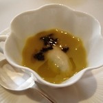 グリーチネ - アミューズ　牡蠣入り春キャベツスープ