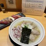 貝 刺身専門店 しらはら - 貝出汁塩らぁー麺と鮨五貫　¥1200