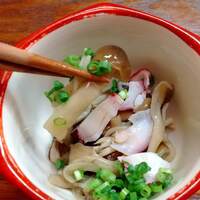 赤坂とゝや魚新 - きのこと蛸のポン酢あえ