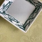 嘯月 - 松葉なので四季を通して使えるかと思ったのですが結局おっかなびっくりお正月だけに使っています。