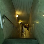 DINING KAGURA - この階段を降りたところにあります…私、階段の写真が好きなのかも～♪