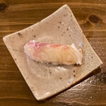 酒と旨いもの なまけもの - 鯛 にぎり