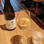 sio - この日はお料理に合う白ワインを選んでいただきました。ドイツワインだそうで、フルーティーでもあり美味しかったです♡ ソムリエさんが私を覚えていて下さったのも、素直にとても嬉しかったです